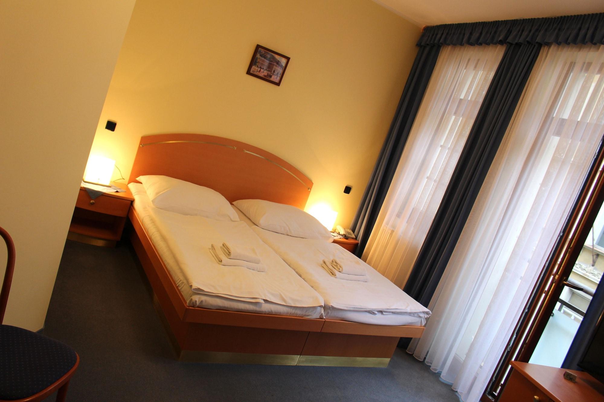 Hotel Ruze Karlovy Vary Exterior photo