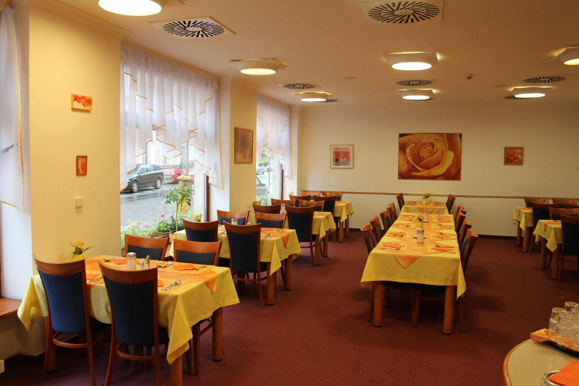 Hotel Ruze Karlovy Vary Exterior photo